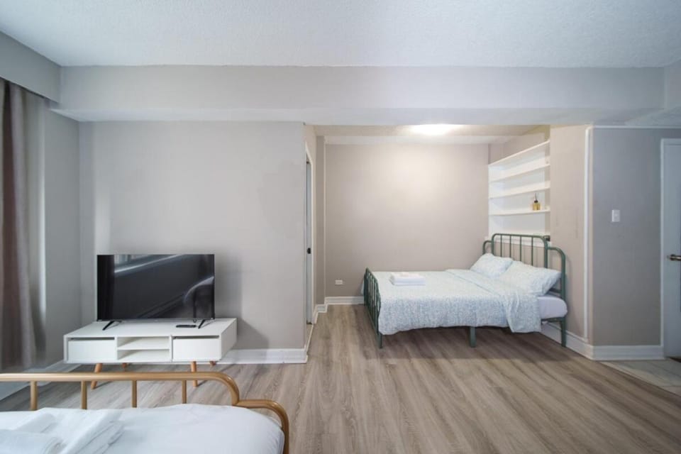Studio In DT, two beds, 5 minutes to metro station Apartment in Montreal