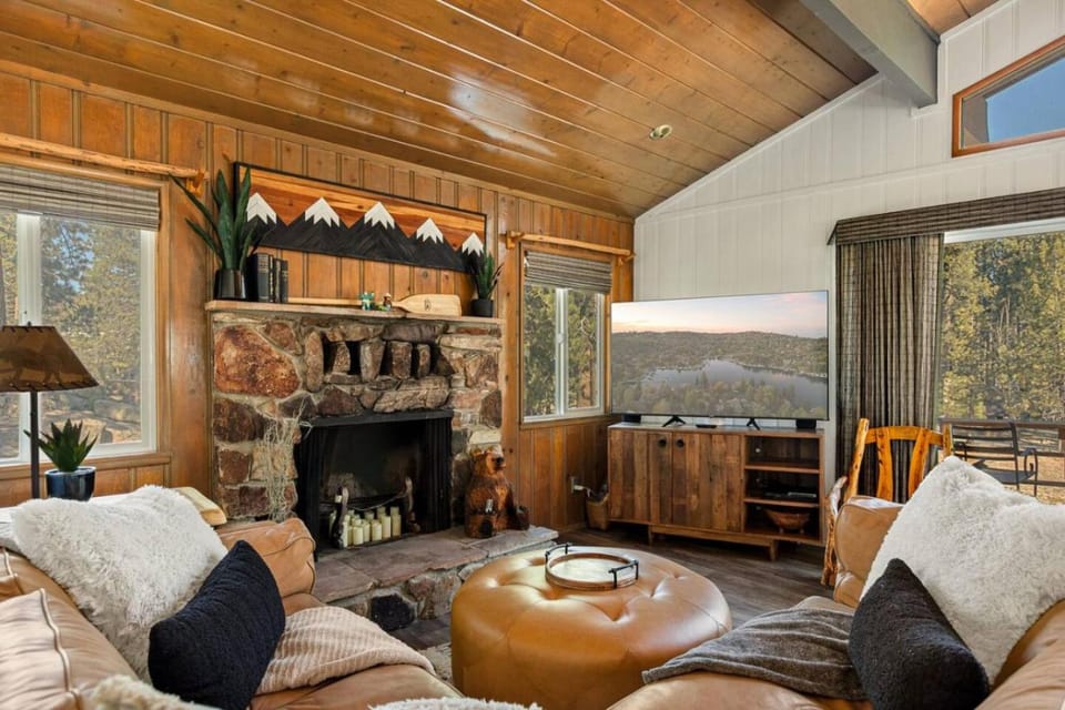 Lark Lookout: Serene Surroundings on Huge Private Lot! Hot Tub & Walk to Lake! House in Big Bear