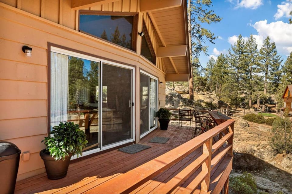 Lark Lookout: Serene Surroundings on Huge Private Lot! Hot Tub & Walk to Lake! House in Big Bear