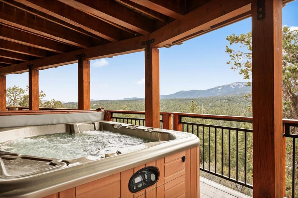 Cliffhanger Cabin Cabin in Big Bear