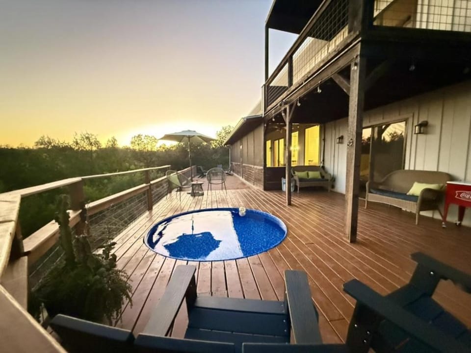 Wanderin Star Farms - Hilltop Haven House in Rio Grande