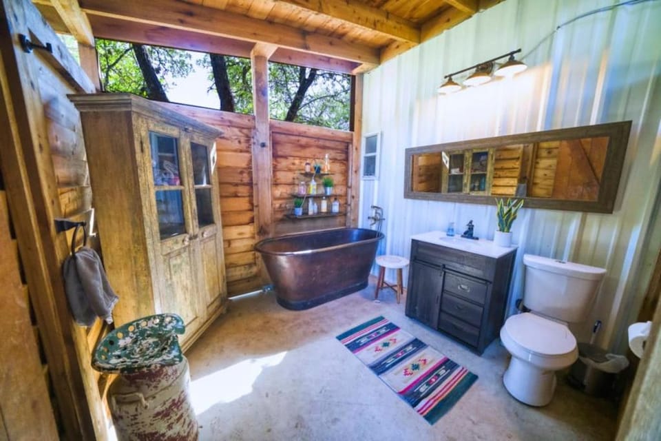 Wanderin Star Farms - Live Oak Lodge House in Rio Grande