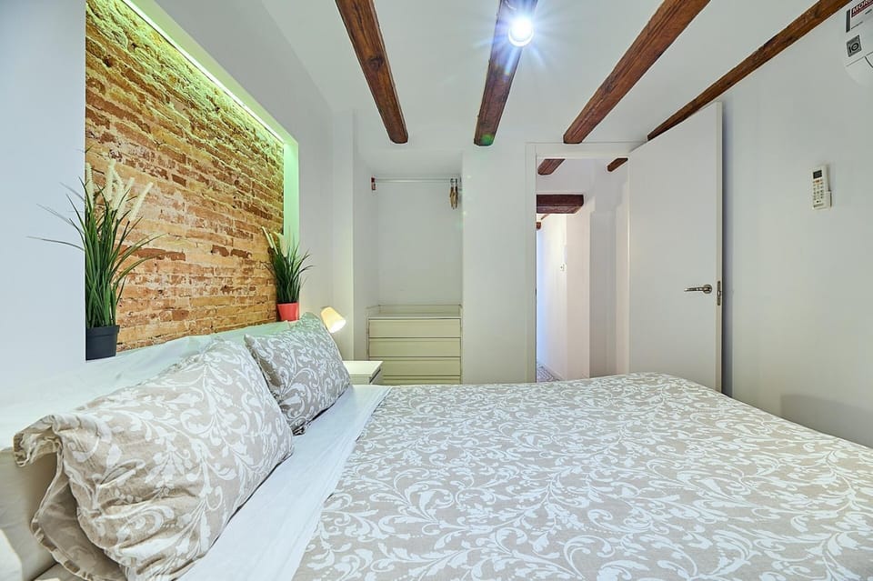 Tree Plaza A Suite by Invalencia Apartment in Valencia