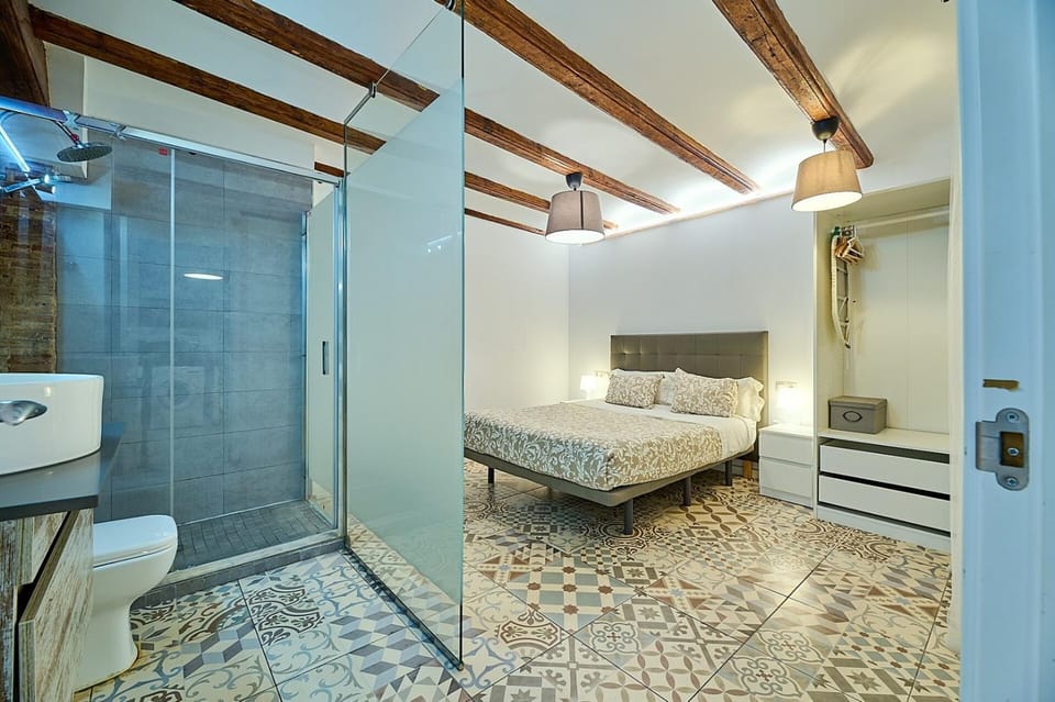 Tree Plaza A Suite by Invalencia Apartment in Valencia