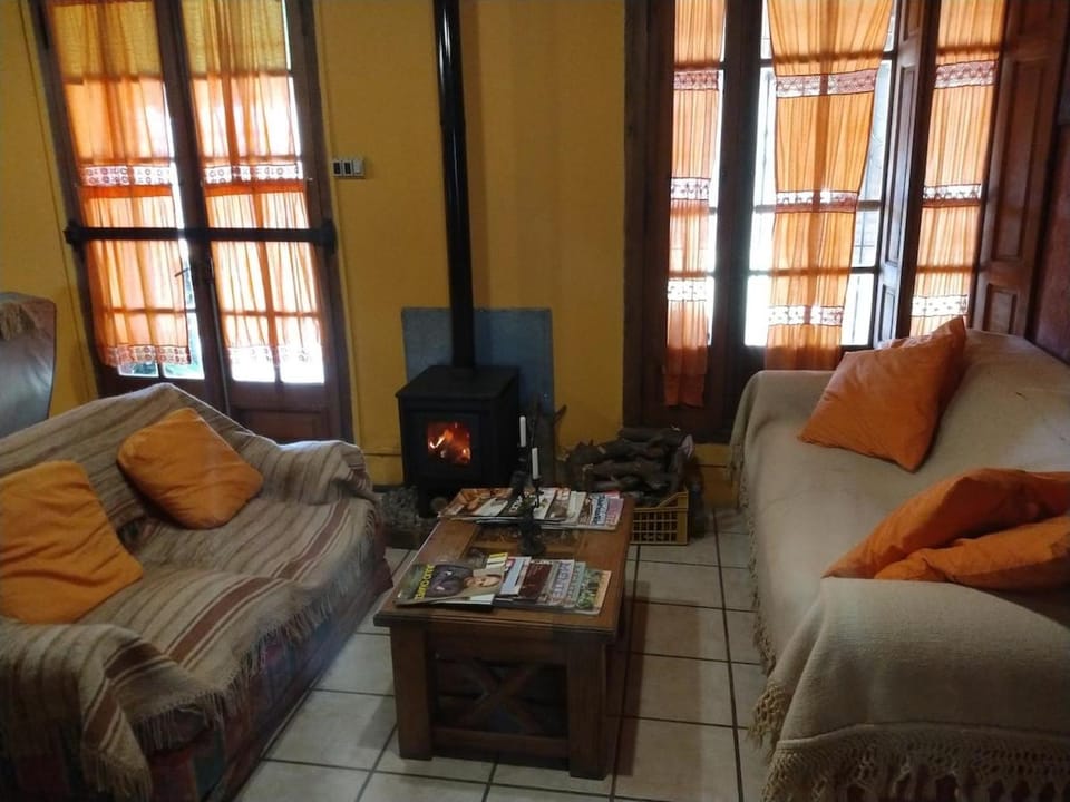 Excellent country house in a private neighborhood for 10 House in Luján de Cuyo