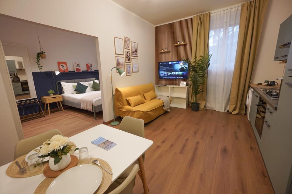 Communal lounge/ TV room, Bed, TV and multimedia, Kitchen or kitchenette, Living room, Photo of the whole room, Seating area, Dining area, Evening entertainment, Bedroom, kitchen