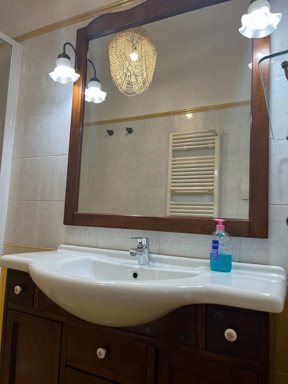 Bathroom, Decorative detail