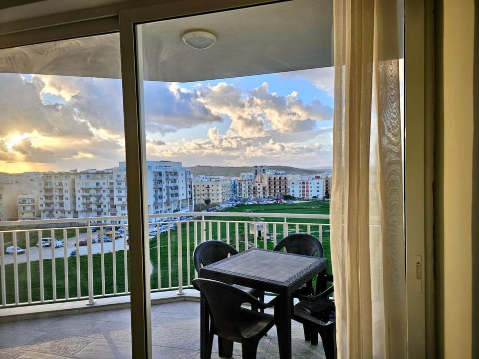 Bright & Spacious 3BR Great Location Apartment in Saint Paul's Bay