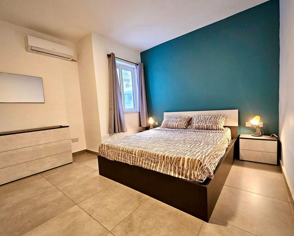 Bright & Spacious 3BR Great Location Apartment in Saint Paul's Bay