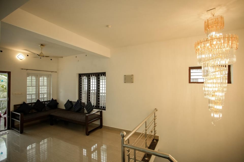 SR Lake View Villa & Luxury houseboats Bed and Breakfast in Alappuzha