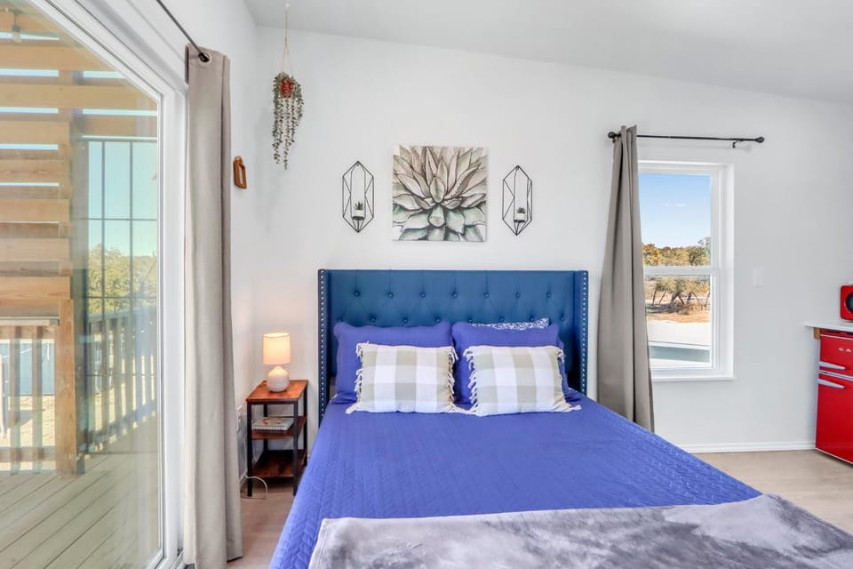 The Container Retreat - 3B House in Canyon Lake