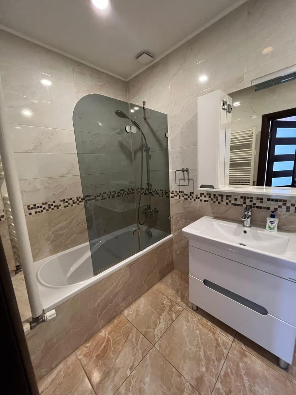 Bathroom, Bath, towels
