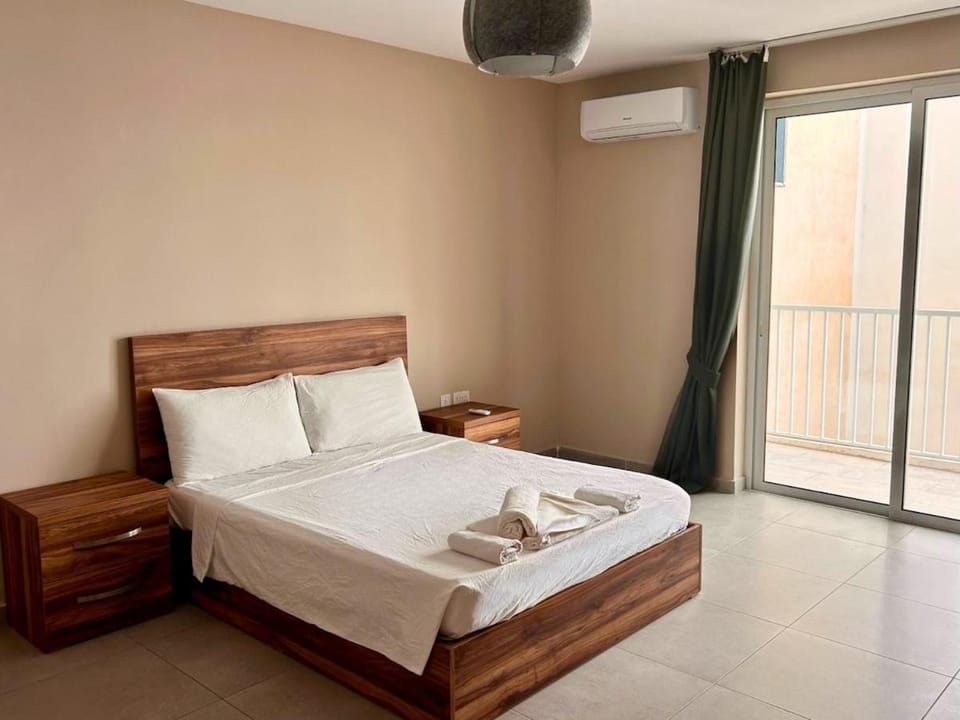 Bed, Bedroom, towels, air conditioner