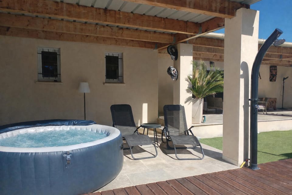 Bleu comme un jardin - Private swimming pool & Jacuzzi Apartment in Provence-Alpes-Côte d'Azur