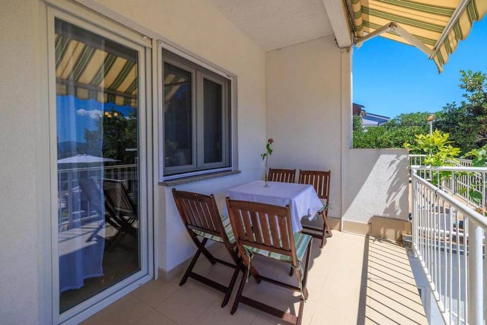App 100 m from the sea in quite part of Crikvenica Marta 3 Apartment in Crikvenica