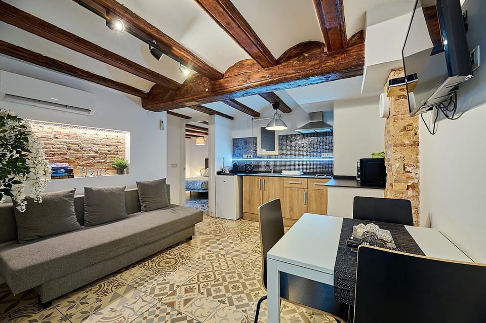 Tree Plaza B Suite with terrace by Invalencia Apartment in Valencia