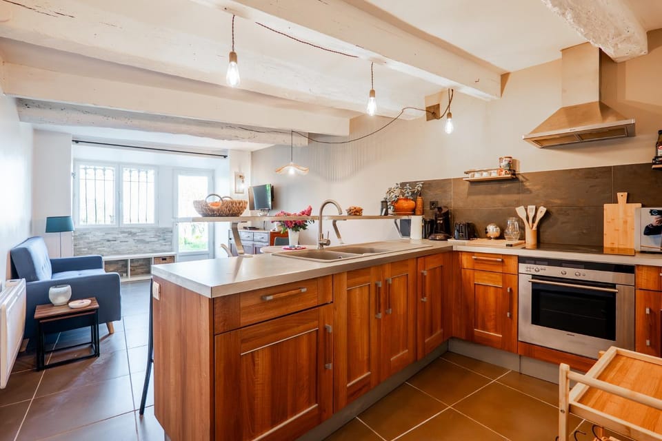 Property building, Kitchen or kitchenette, Living room