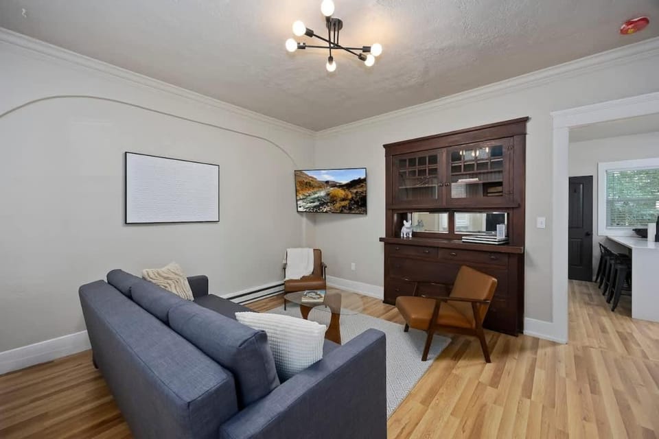 #StayinMyDistrict 2nd Avenue Downtown Twin Falls Apartment in Twin Falls