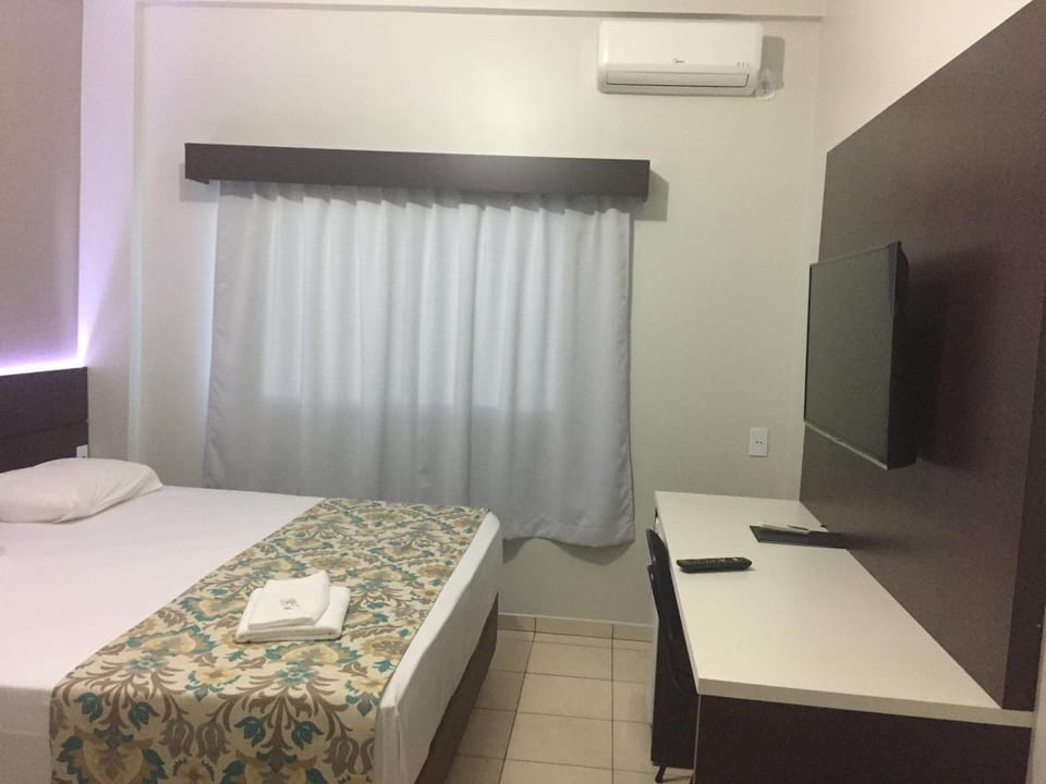 Bed, Photo of the whole room, air conditioner