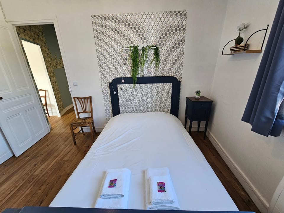 Castle Blue - 7 Personnes - 10 min Sanctuaire Apartment in Lourdes