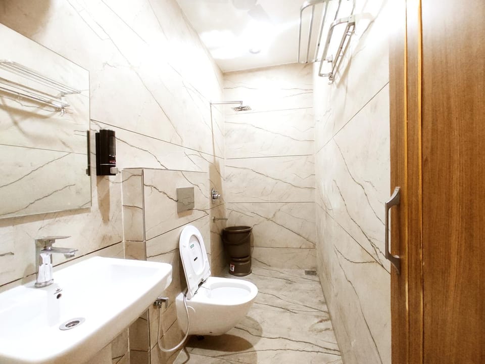 THE GOLDEN CROWN - Hotel With Comfort & Feelings Hotel in Ludhiana