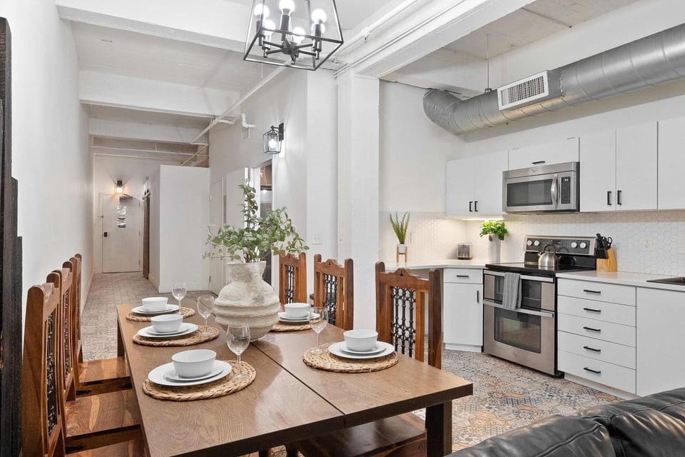 Woolworth Loft - Stylish Gaslamp Stay and Sleeps 8! House in Gaslamp Quarter
