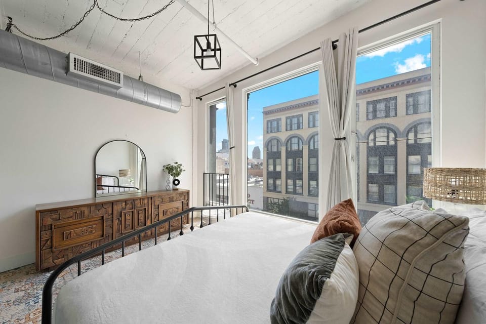 Stylish Downtown Loft above Gaslamp Sleeps 8 House in Gaslamp Quarter