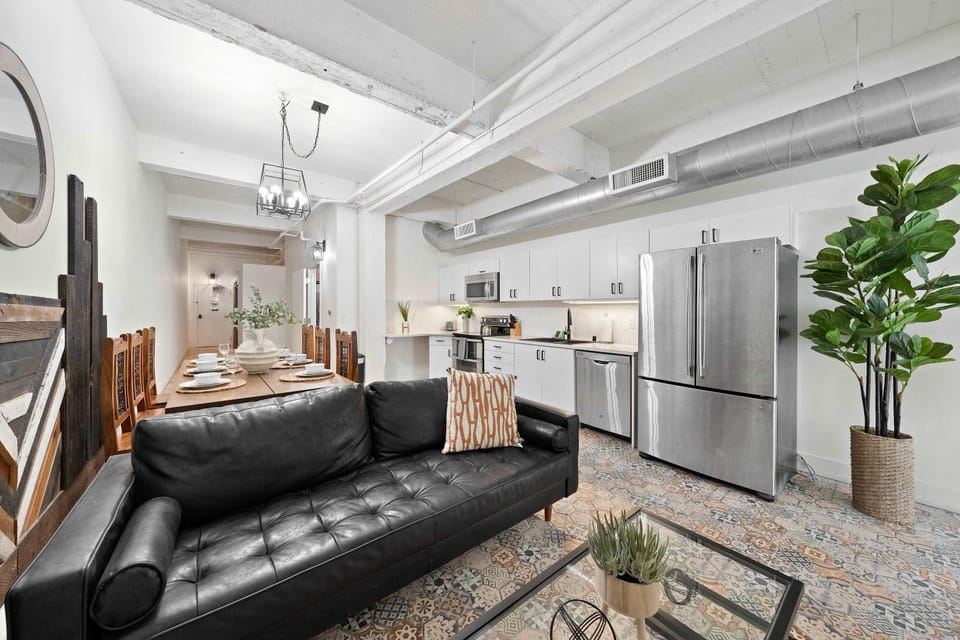 Stylish Downtown Loft above Gaslamp Sleeps 8 House in Gaslamp Quarter