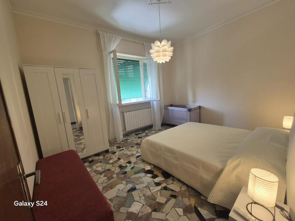 Photo of the whole room, Bedroom, wardrobe