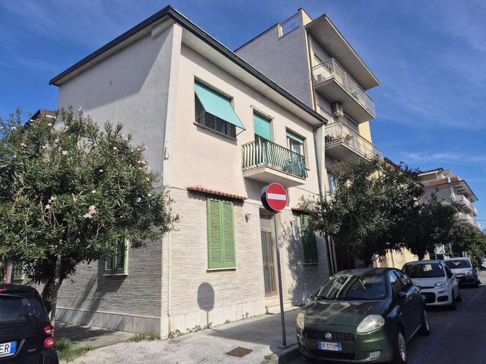 Property building, Street view