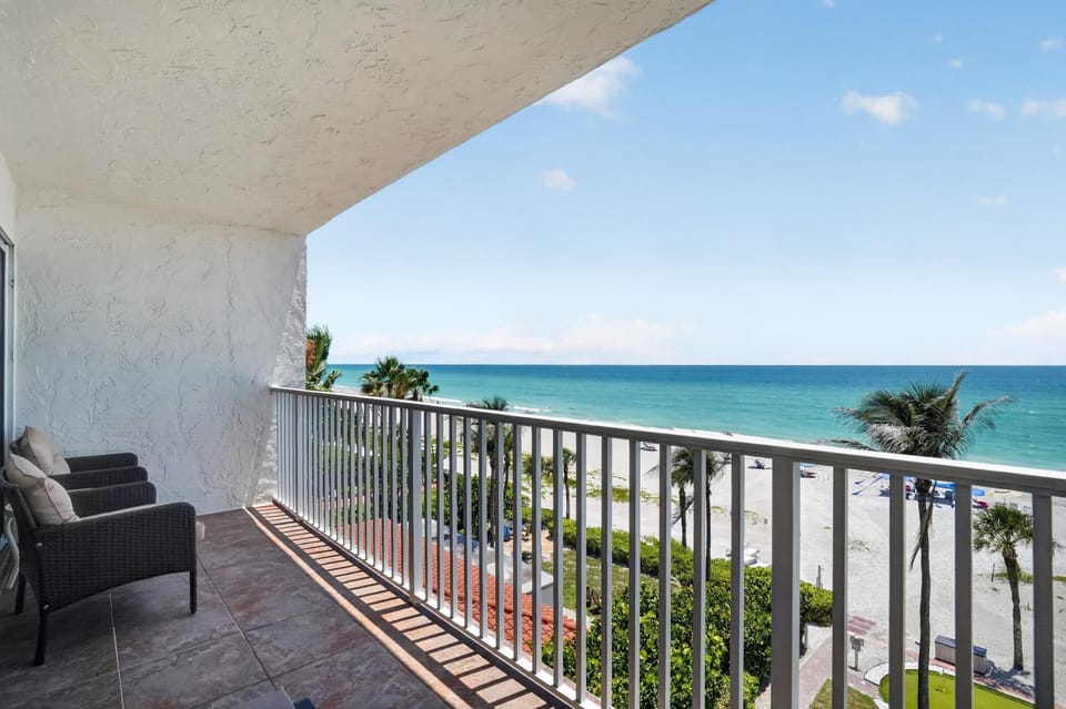 View (from property/room), Balcony/Terrace, Seating area, Sea view
