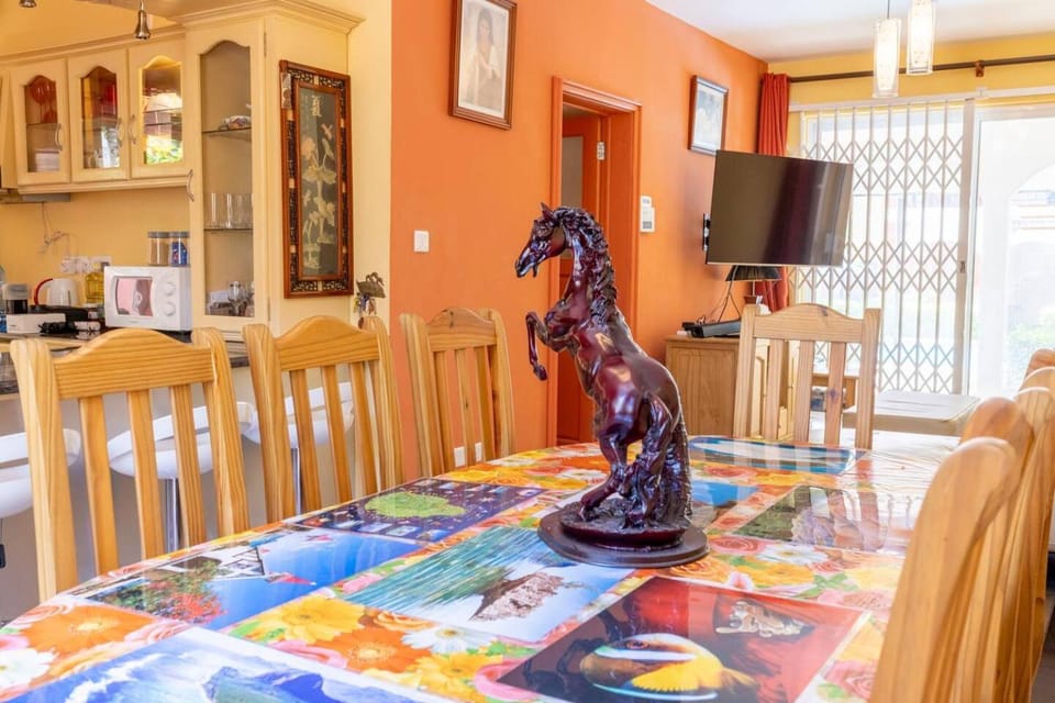 Family 3BR, walk to Beach and Pool Flic en Flac House in Flic en Flac