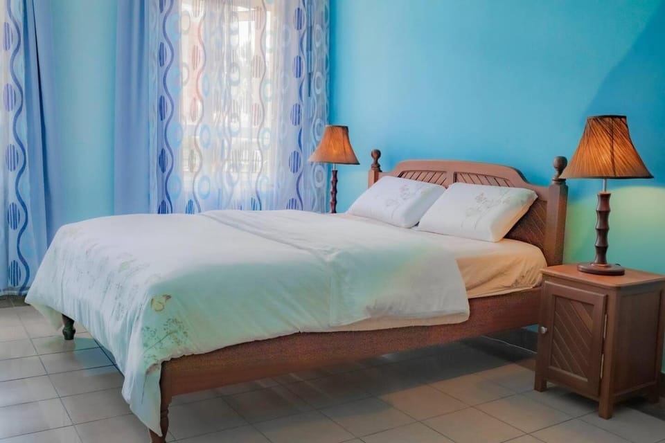 Family 3BR, walk to Beach and Pool Flic en Flac House in Flic en Flac