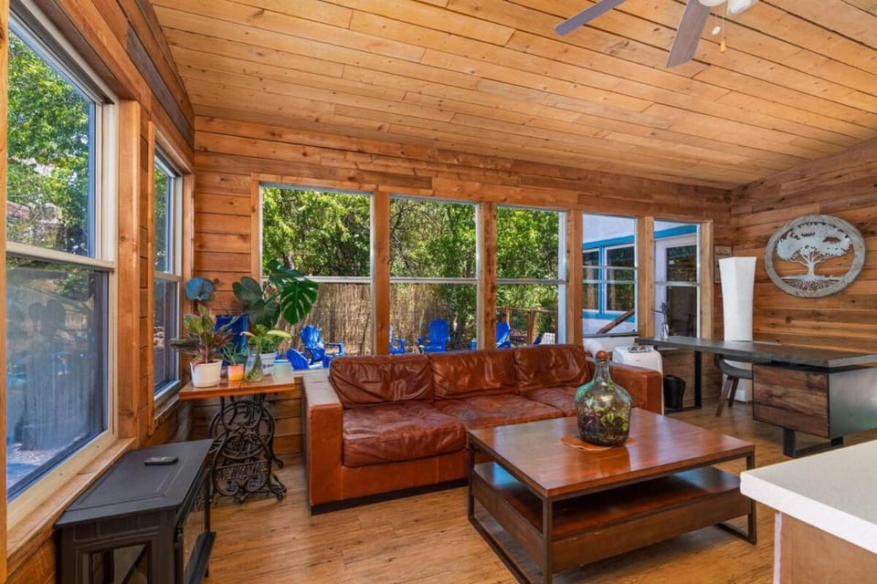Boho Ranch in Hip East Austin with cowboy pool & hot tub House in Austin