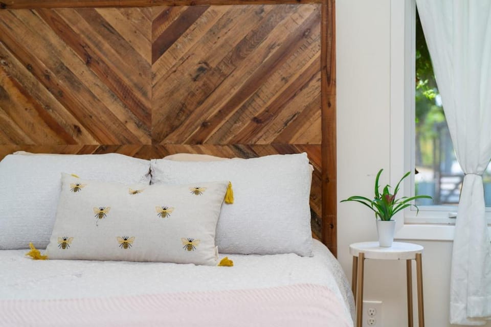 Boho Ranch in Hip East Austin with cowboy pool & hot tub House in Austin
