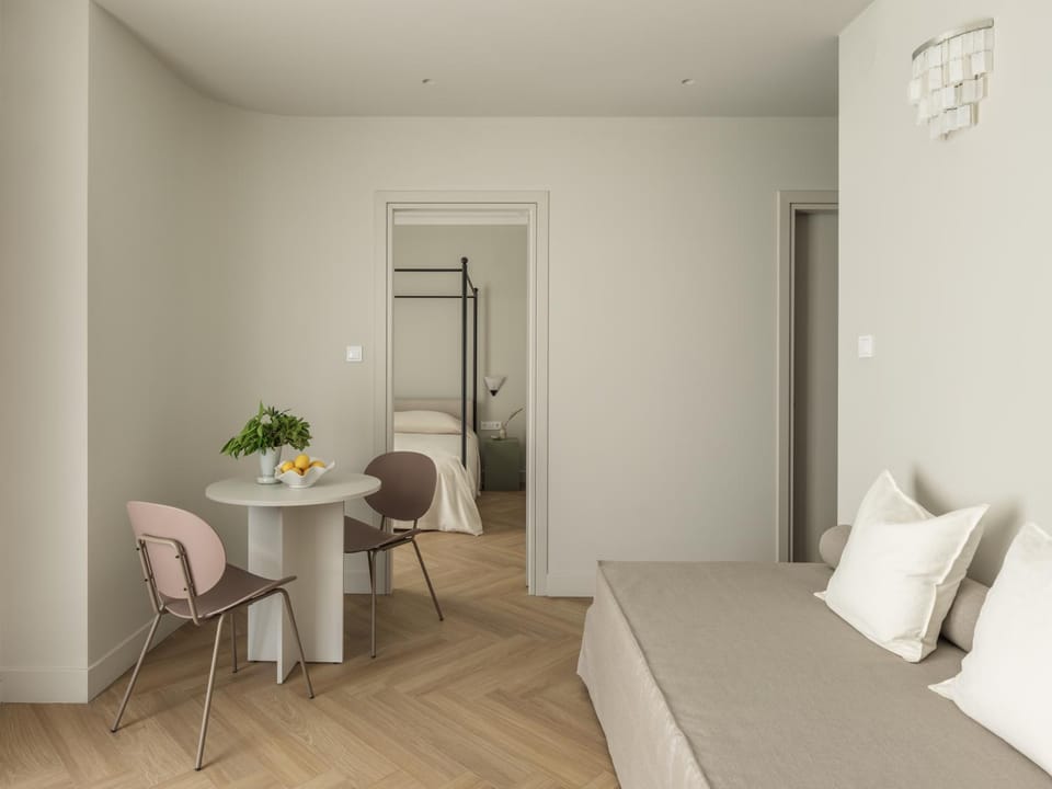 Living room, Photo of the whole room, Seating area, Dining area