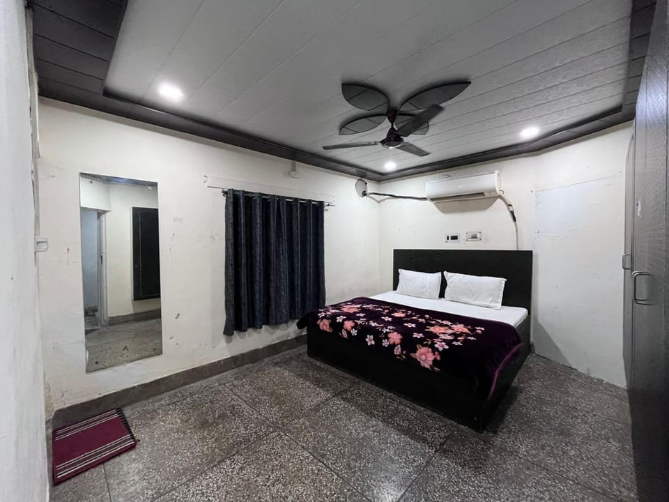 Crystal Inn Hotel in Uttar Pradesh