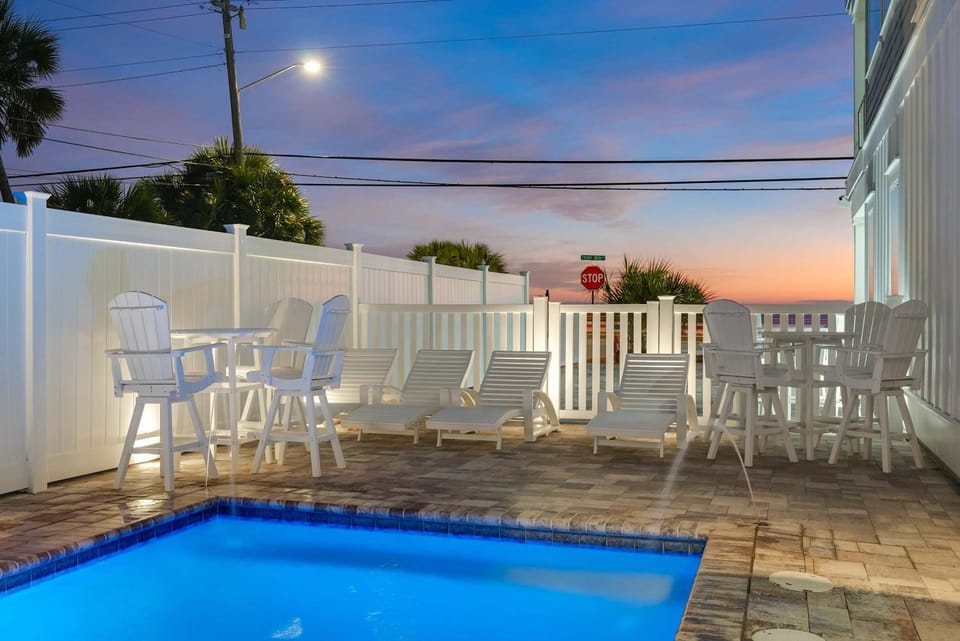 LUX Family Teddy's Heaven - Beachfront - 6 Seater LSV - Pool-Hottub House in Panama City Beach