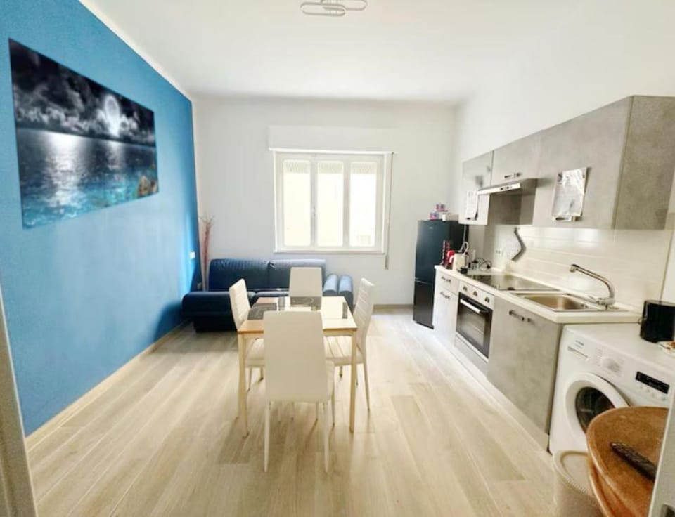 Kitchen or kitchenette, Dining area, oven, stove