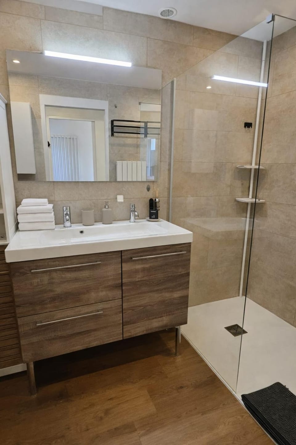 Les Bastides du Soleil, Swimming Pool & Beach within Walking Distance Apartment in Antibes
