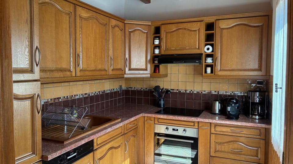 Coffee/tea facilities, dishwasher, pet friendly, stove