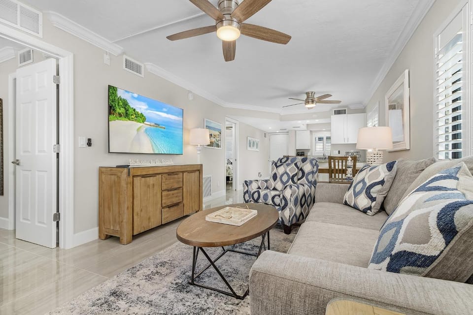 TV and multimedia, Living room, Seating area, furniture
