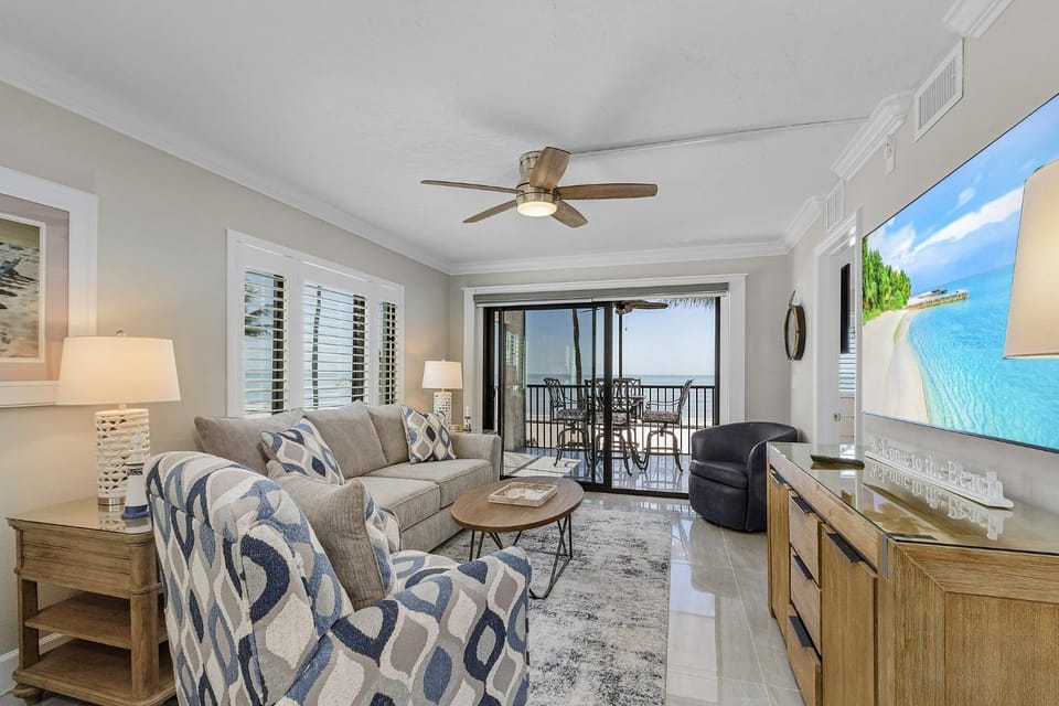 Day, TV and multimedia, Balcony/Terrace, Living room, Seating area, Sea view, furniture