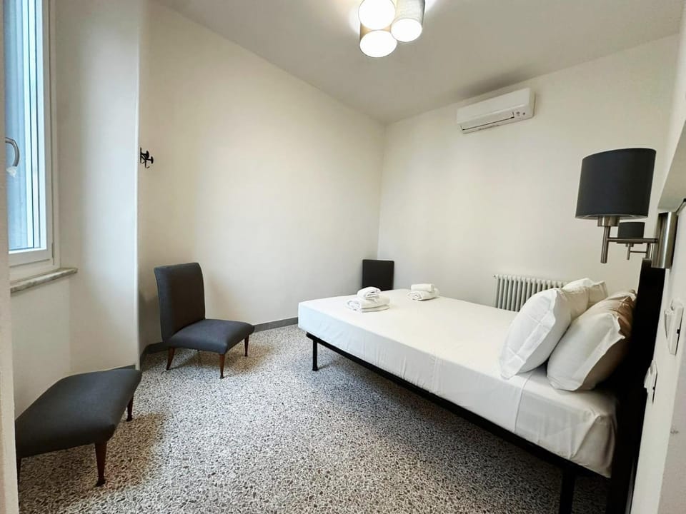 Bedroom, hair dryier, towels, towels