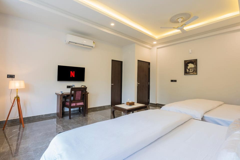 Photo of the whole room, air conditioner