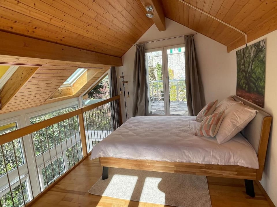 Zogbi Hospitality - Small Enchanted House Apartment in Montreux
