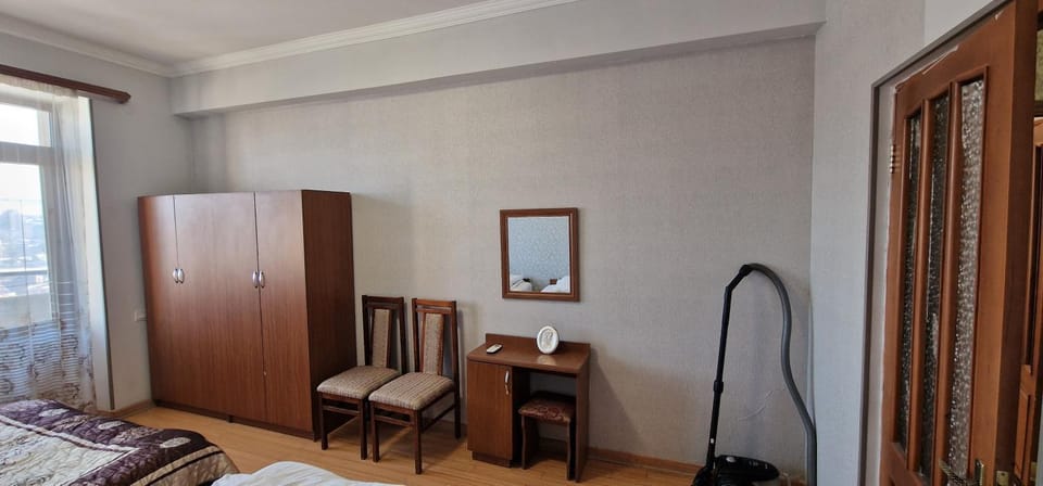 4 комнатная квартира около мериа Еревана Apartment in Yerevan