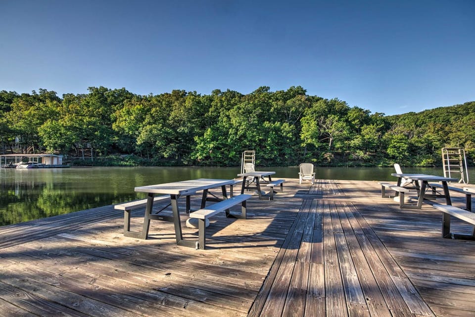 Boater’s Haven! Lake of the Ozarks Resort Retreat Villa in Osage Beach