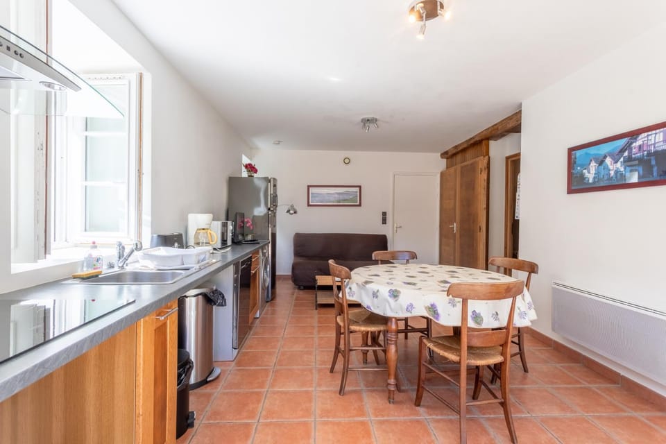 Property building, Kitchen or kitchenette, Living room