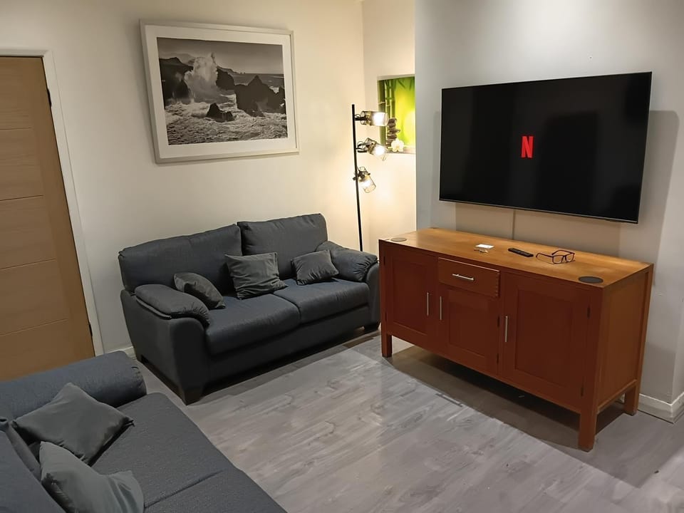 Dale combe House in Oldham District